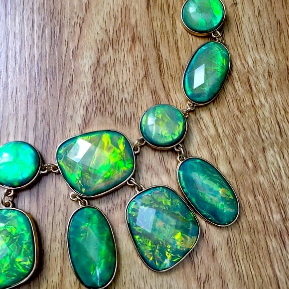 Turquoise necklace in gold chain - Picture 3 of 3